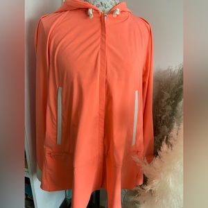 Lululemon rain jacket, size 6, very gently worn.